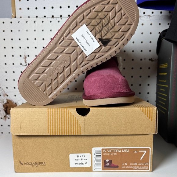Koolaburra UGG Victoria Mini Ankle Boots in Burgundy and Tan - Picture 6 of 6